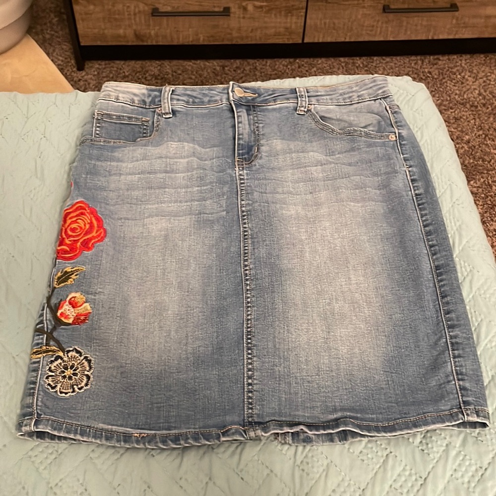 Jean skirt with stitched floral design.